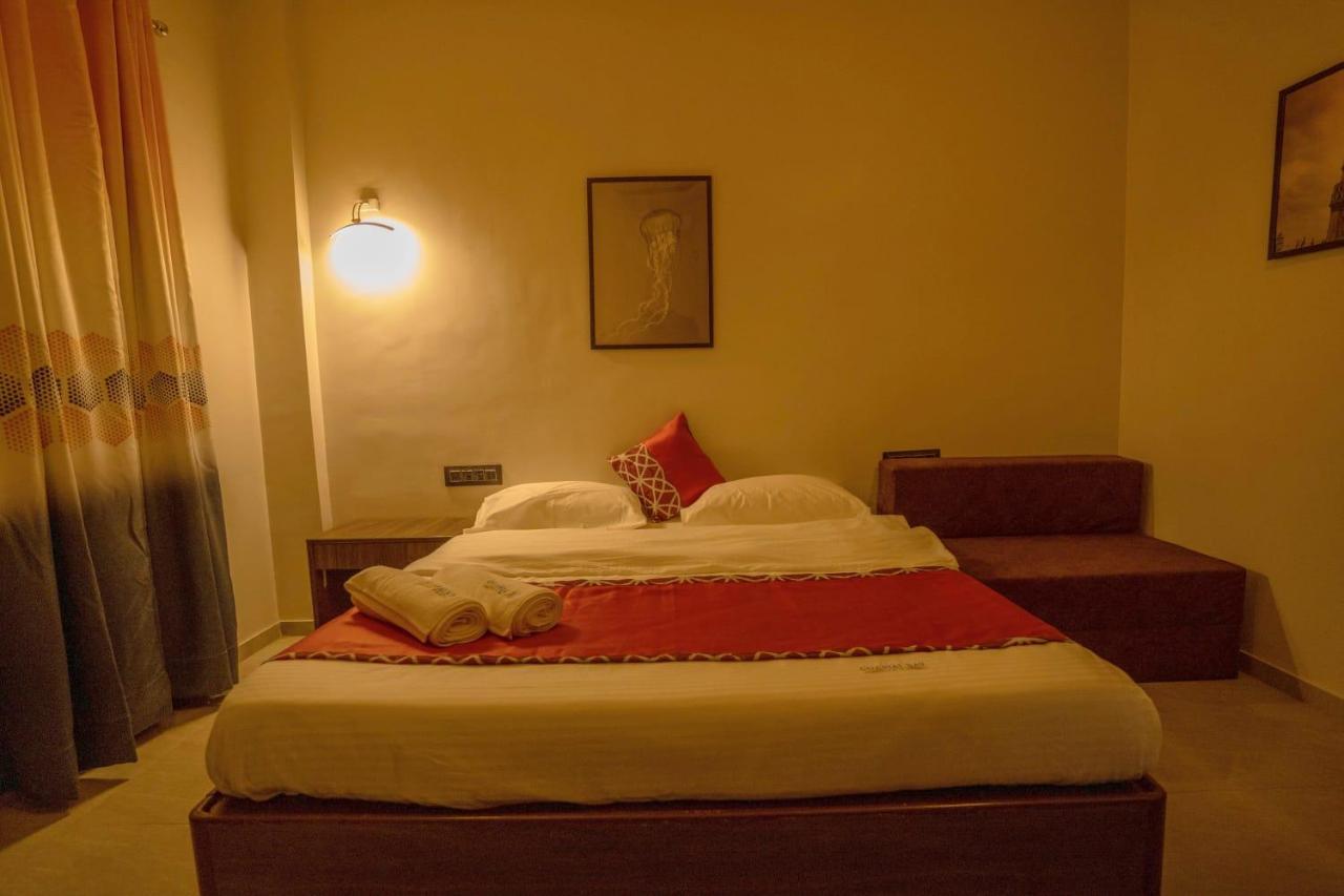 Coastal Bay Inn Алибаг Экстерьер фото