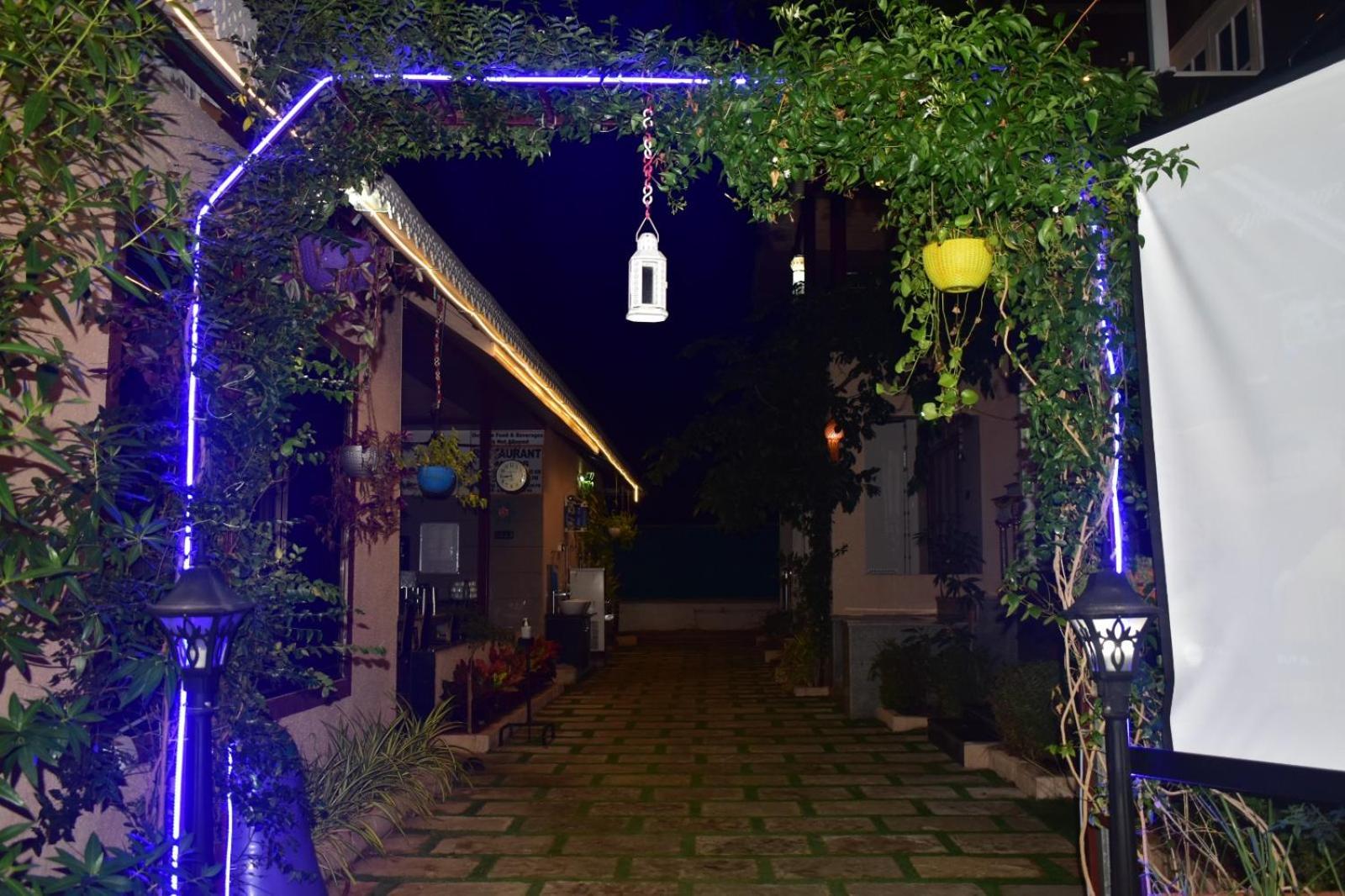 Coastal Bay Inn Алибаг Экстерьер фото