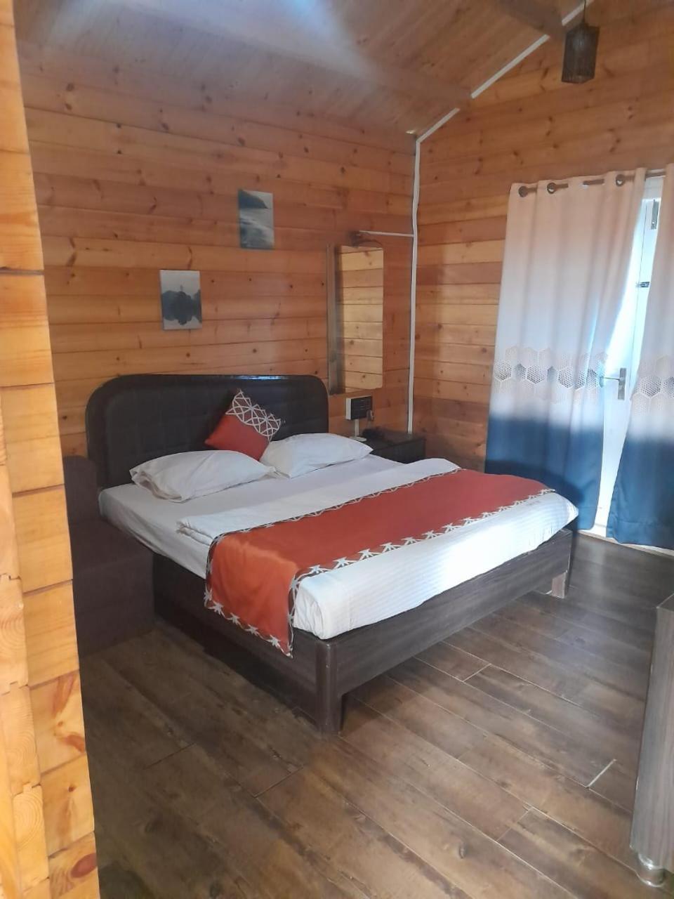 Coastal Bay Inn Алибаг Экстерьер фото