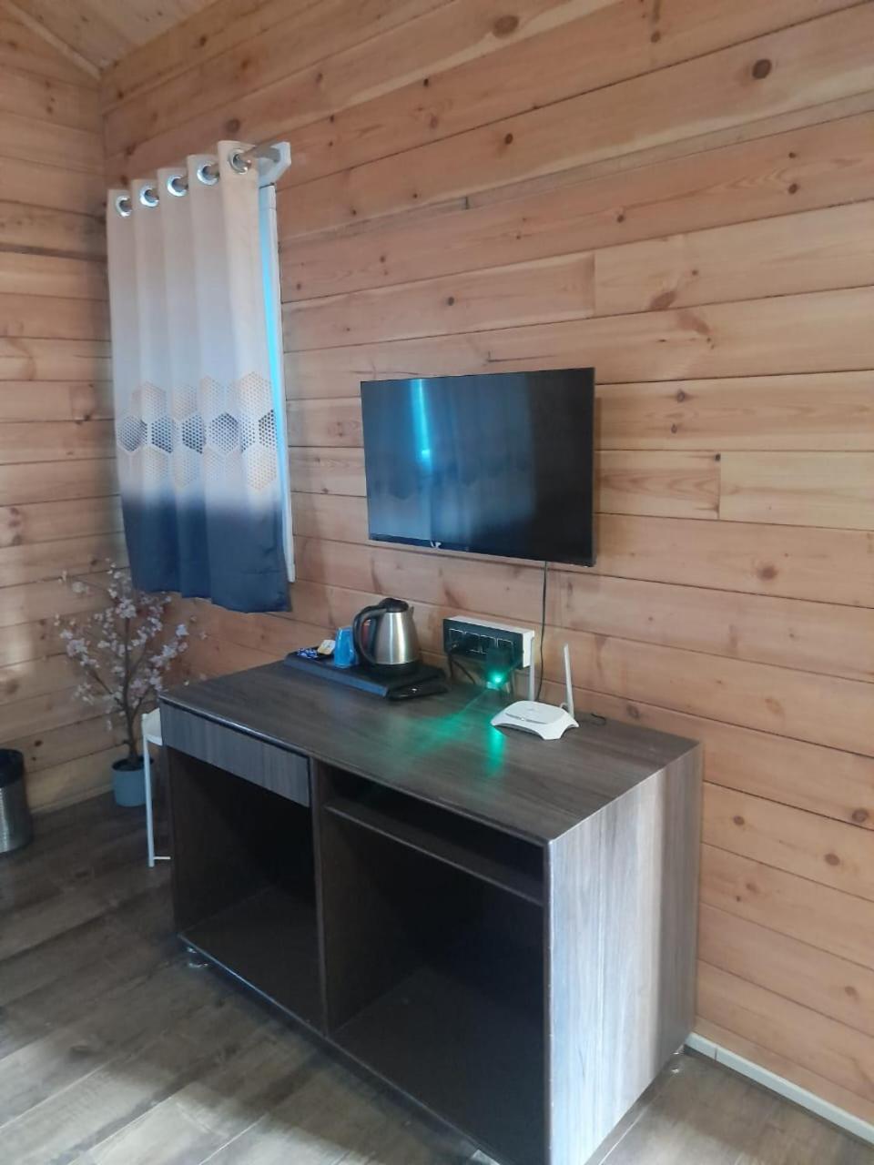 Coastal Bay Inn Алибаг Экстерьер фото
