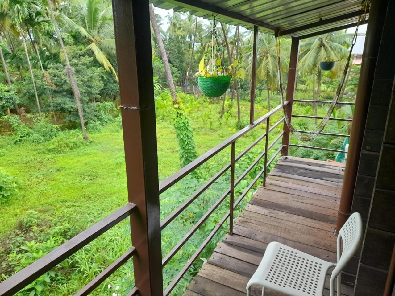 Coastal Bay Inn Алибаг Экстерьер фото
