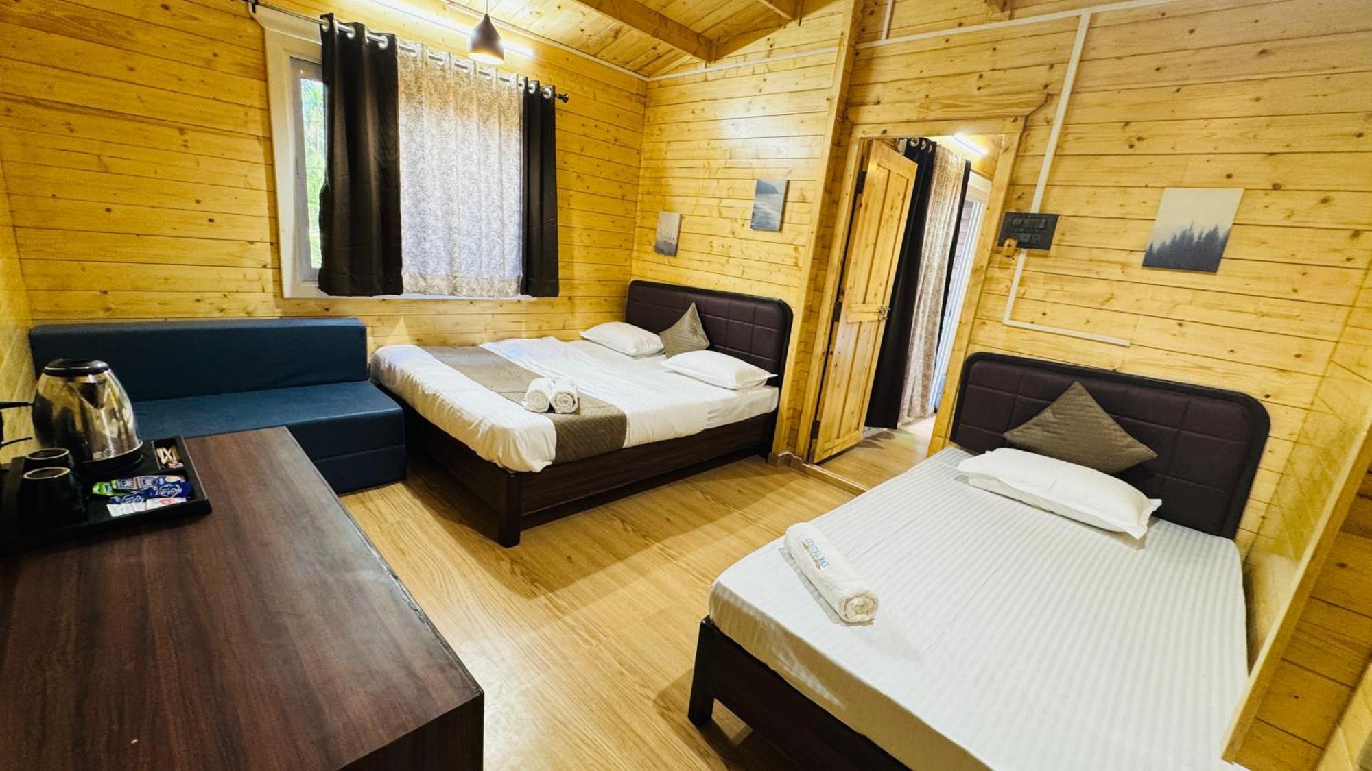 Coastal Bay Inn Алибаг Экстерьер фото
