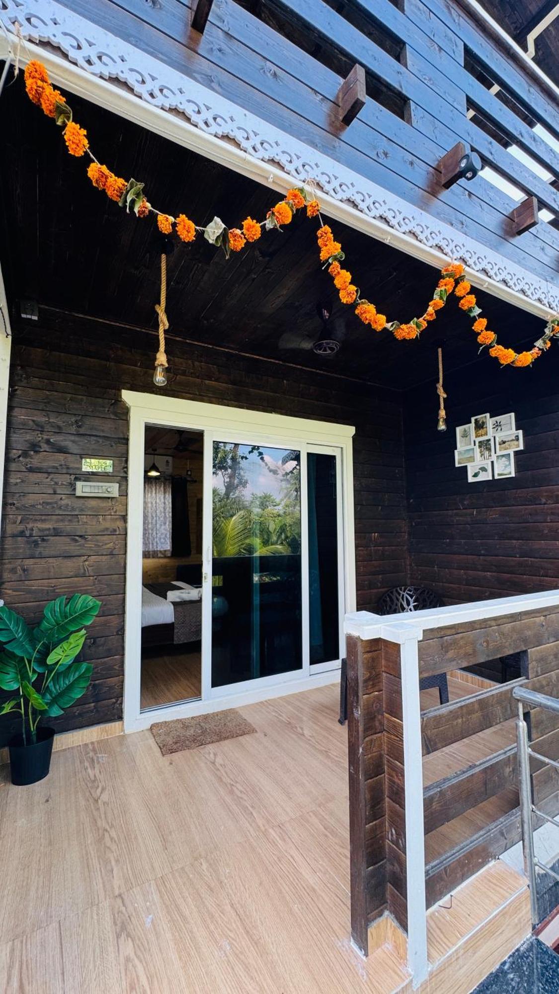 Coastal Bay Inn Алибаг Экстерьер фото
