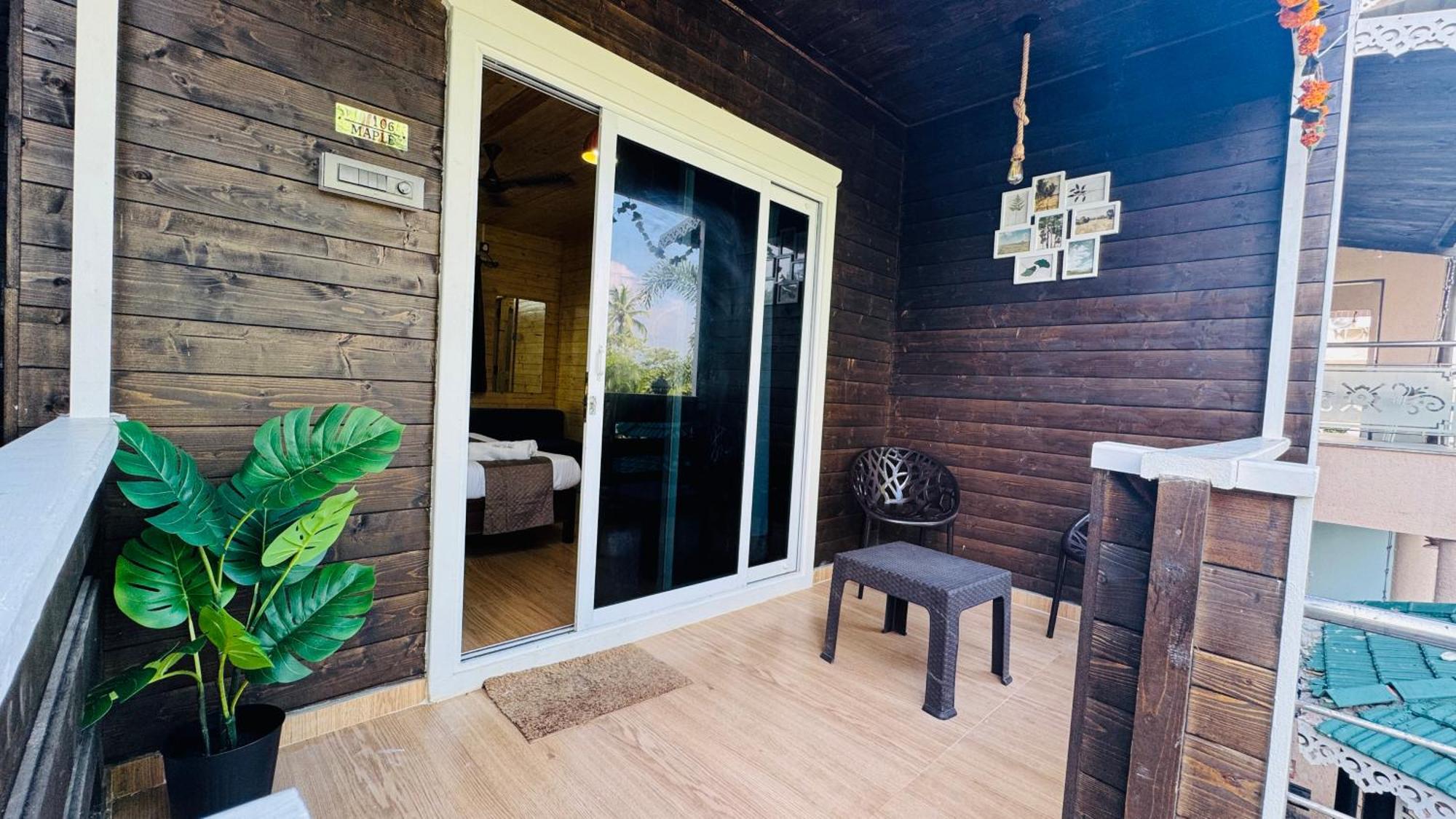 Coastal Bay Inn Алибаг Экстерьер фото