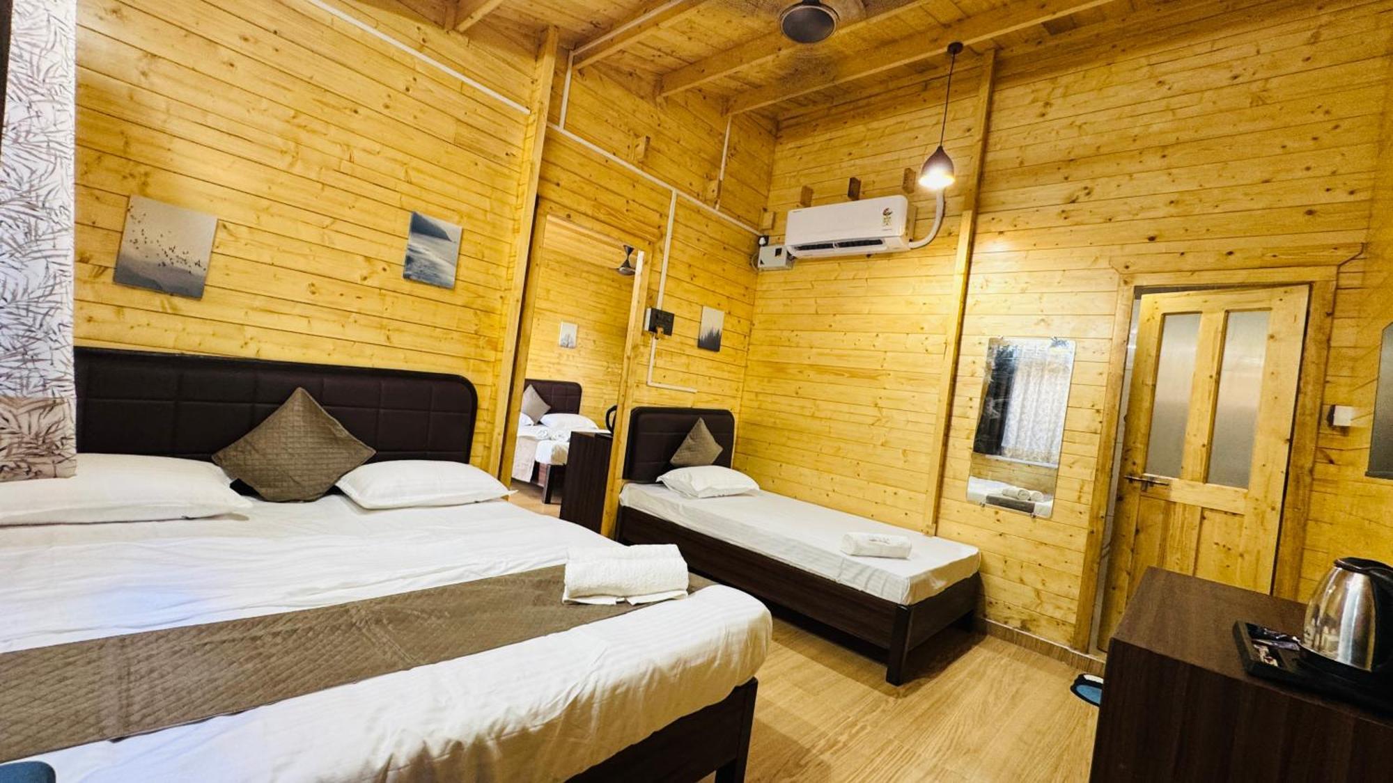 Coastal Bay Inn Алибаг Экстерьер фото